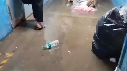 ইংরেজবাজার: দুদিনের বৃষ্টিতে জল ঢুকলো মালদা মেডিকেল কলেজ হাসপাতালে