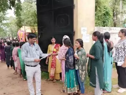 अरवल: सिपाही भर्ती परीक्षा: एसडीम और डीएसपी ने कई केंद्रों का किया निरीक्षण