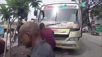 वणी: ट्रॅव्हल्सची दुचाकी ला धडक दुचाकी चालक गंभीर जखमी तर ट्रॅव्हल्स मधील प्रवासी किरकोळ जखमी कॉटन मार्केट जवळील घटना