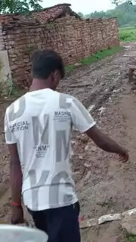 ये गाव का हालत है नटवाबरे का जो वहेरवा मे पडता 
है उ.प्र.