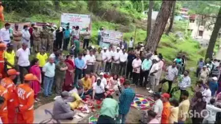 जोशियाड़ा: उत्तरकाशी जिला मुख्यालय सहित जनपद की सभी तहसीलों में हरेला पर्व हर्ष और उल्लास के साथ मनाया गया