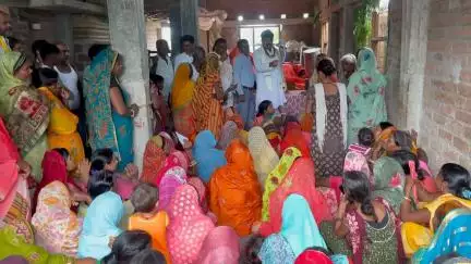 बिहार प्रदेश मे बाढ़ बिधानसभा मे पहुंचे कांग्रेस नेता शिवाकांत तिवारी  माई बहन मान सम्मान योजना मे 2500 रूपये कांग्रेस महागठबंधन की सरकार बनने मे देगी