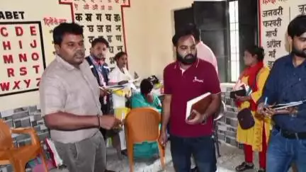 नौगढ़: जिलाधिकारी ने आंगनबाड़ी केंद्र कोड़रताल द्वितीय, विकास खंड जोगिया पर बीएचएनडी दिवस का किया निरीक्षण