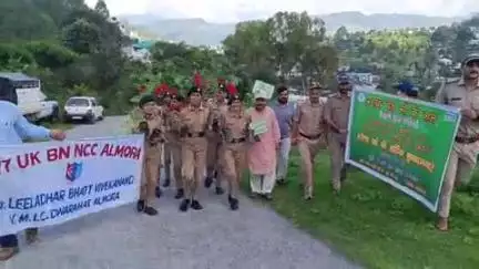 द्वाराहाट: हरेला पर्व पर द्वाराहाट के चांचरी क्षेत्र में वृक्षारोपण, भूमि संरक्षण वन विभाग चंथरिया द्वारा, नीतू रही मुख्य अतिथि