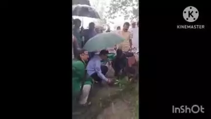 हल्द्वानी: हल्द्वानी के सिटी फॉरेस्ट में हरेले पर्व के मौके पर कुमाऊं कमिश्नर दीपक रावत ने भारी बारिश के बीच किया पौधारोपण