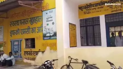 सहकारी समितियों पर खाद के लिए तीन दिन से भटक रहे किसान आधार जमा होने के बाद भी परेशान बरखेड़ा के सुहास सहकारी समिति