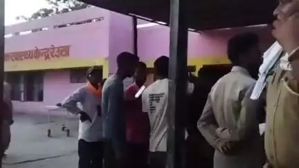 बिसवां: ईंटगांव के पास पिकअप की टक्कर से बाइक सवार युवक की मौत, शव को पोस्टमार्टम के लिए सीएचसी से रेउसा पुलिस ने भेजा