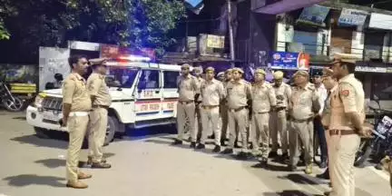 बागपत: कोतवाली बागपत प्रभारी ने कांवड़ को संपन्न कराने के लिए मोबाइल व ट्रैफिक पुलिस को राष्ट्र वंदना चौक पर दिए निर्देश