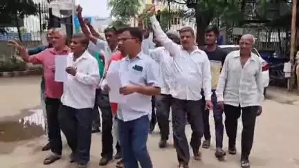 આણંદ શહેર: રાહતલાવના રહીશોએ રસ્તાના પ્રશ્નનું નિરાકરણ ન આવતા ફરીવાર પ્રાંત અધિકારીને રજૂઆત કરી