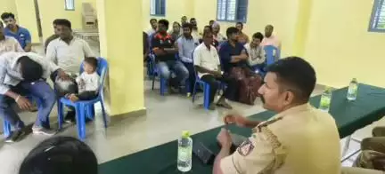 ದಾವಣಗೆರೆ: ನಗರದ ಎವಿಕೆ ರಸ್ತೆಯಲ್ಲಿ ಸಮ-ಬೆಸ ದಿನಾಂಗಳ ಅನುಸಾರಿ ವಾಹನ ನಿಲುಗಡೆಗೆ ಪೊಲೀಸ್ ಸೂಚನೆ