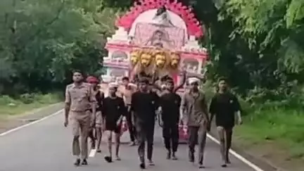 अमरोहा: अमरोहा में आस्था का केंद्र बना हाईवे, हरिद्वार से कावड़ लेकर गुजर रहे शिव भक्त, चारों ओर शिव के जय जयकारें