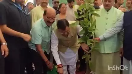 देहरादून: हरेला पर्व पर सीएम धामी ने लगाया पौधा, प्रदेशभर में लगाए जाएंगे 5 लाख पौधे