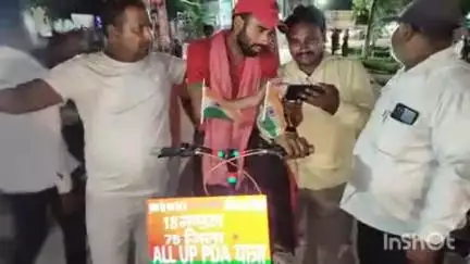 फर्रुखाबाद: साइकिल से पीडीए यात्रा कर रहा युवक फर्रुखाबाद पहुंचा, रोज़ 60 किमी साइकिल चलाता है, अखिलेश की टीम से लगातार संपर्क में