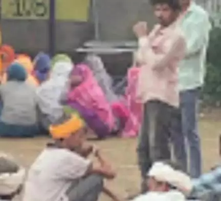अलीराजपुर: चंद्रशेखर आज़ादनगर के ग्राम बड़ा भावटा में कंडे लेने गई महिला को सांप ने डंसा, इलाज के दौरान मौत