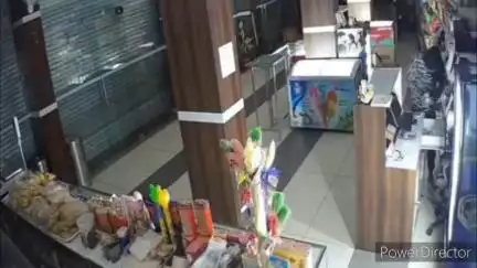 हमीरपुर: बडू क्षेत्र में एक दुकान से लाखों की चोरी, सीसीटीवी वीडियो आया सामने, पुलिस जांच में जुटी