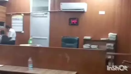 फतेहाबाद: टोहाना एसडीएम कोर्ट में मिला धामन सांप, अलमारी के नीचे छुपा था, रेस्क्यू कर जंगल में छोड़ा