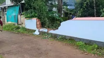 നിലമ്പൂർ: മതിലുകൾ തകർത്ത് മതിൽ കൊമ്പന്റെ വിളയാട്ടം, ചാലിയാർ മൈലാടിപൊട്ടി നിവാസികൾ ഭീതിയിൽ #localissue