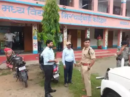 आज दिनांक-16.07.25 को पुलिस अधीक्षक, कटिहार द्वारा केंद्रीय चयन पर्षद (सिपाही भर्ती) द्वारा आयोजित सिपाही भर्ती प्रतियोगिता परीक्षा-2025 को कदाचार मुक्त एवं सफल संचालन हेतु परीक्षा केन्द्रो का निरीक्षण किया जा रहा है  I