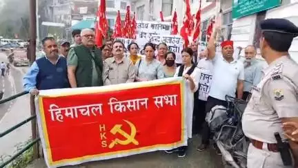 शिमला शहरी: हिमाचल के फोरलेन प्रभावितों ने शिमला में NHAI दफ्तर का किया घेराव, जमीन के नुकसान के मुआवजे की मांग की