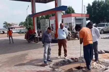 देवास नगर: कलेक्टर ऋतुराज सिंह के जांच दल ने कन्नौद और खातेगांव में पेट्रोल/डीजल पंपों पर की कार्रवाई