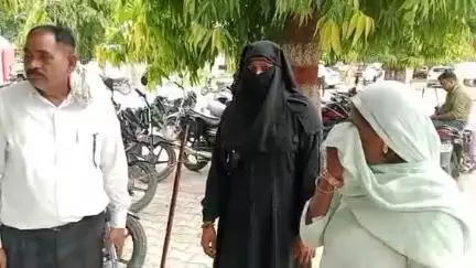 लखीमपुर: घोसियाना की महिला ने पति और ससुरालियों पर दहेज प्रताड़ना व धमकी का आरोप लगाया, एसपी से न्याय की गुहार लगाई