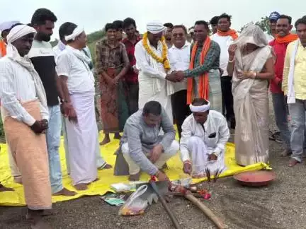 बड़वानी: ग्राम पंचायत मेणीमाता में विधायक ने ₹12 लाख की लागत से बनने वाले सीसी रोड का किया भूमिपूजन