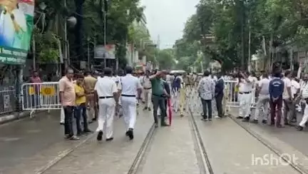 কলকাতা: মুখ্যমন্ত্রীর মিছিলকে কেন্দ্র করে নিরাপত্তার চাদড়ে মুড়ে ফেলা হয়েছে গোটা কলেজ স্কোয়ার এলাকা
