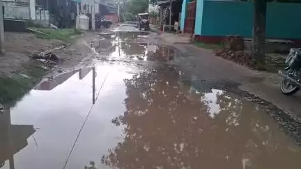 घट रो मुख्य सड़क से लेकर अनवरपुर सराय जाने वाली प्रधानमंत्री ग्रामीण सड़क योजना भ्रष्टाचार के भेंट चढ़ी प्रखंड लालगंज जिला वैशाली