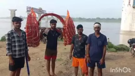 अंबाह: चंबल नदी में जलस्तर बढ़ने से स्टीमर सेवा बंद, तीन गांवों का संपर्क टूटा, कांवड़ यात्री परेशान