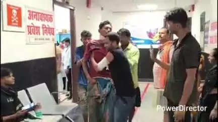 कहरा: सदर थाना क्षेत्र के फ़क़ीर टोला में नशेड़ियों ने महिला सहित तीन को चाकू मारकर किया जख्मी, अस्पताल में भर्ती