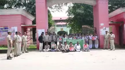 ସୋନପୁର: ସଦର ମହାବିଦ୍ୟାଳୟ ସମ୍ମୁଖରେ ବିଜୁ ଛାତ୍ର ଜନତା ଦଳ ପକ୍ଷରୁ ଧାରଣା ଦିଅ ଯାଇଛି ।