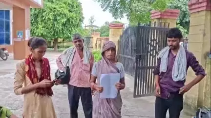 मैनपुरी: किशनी थाना क्षेत्र में पीड़िता ने खेत खरीदने पर दबंगों द्वारा मारपीट का आरोप लगाया, एसपी कार्यालय पहुंचकर की शिकायत