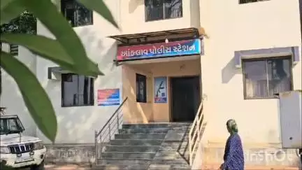 આંકલાવ: કોસીન્દ્રા વિસ્તારમાંથી વિદેશી દારૂની બોટલો સાથે મહિલા ઝડપાઈ