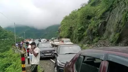 Chakrata motor Marg jaj Red band Hai