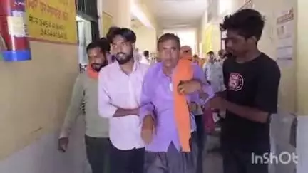 औरैया: दिबियापुर कस्बा के बेला रोड पर बाइक और साइकिल के बीच हुई टक्कर, दो लोग घायल