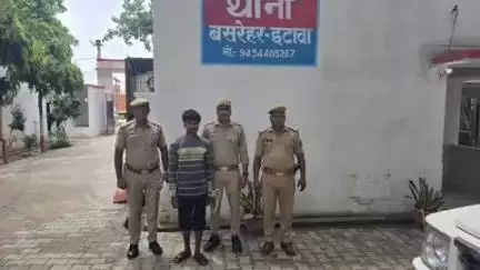 इटावा: बसरेहर इलाके में जामुन का लालच देकर 6 साल की बच्ची से दुष्कर्म करने वाले आरोपी को पुलिस ने गिरफ्तार कर जेल भेजा