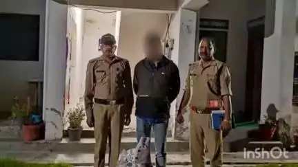 धौलछीना: त्रिस्तरीय पंचायत चुनाव को लेकर पुलिस की चेकिंग, शराब की अवैध तस्करी करते व्यक्ति को बाड़ेछीना से किया गिरफ्तार