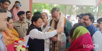 डही: धार पहुंचे प्रदेश के कैबिनेट मंत्री श्री प्रहलाद पटेल, कुक्षी विधानसभा क्षेत्र के भाजपा नेताओं ने किया स्वागत