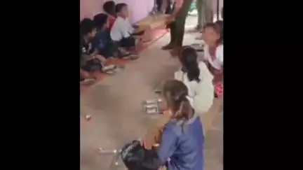 रतलाम नगर: लालगुवाड़ी में मध्यान्ह भोजन न मिलने पर छात्रों को मिले सूखे परमल, वीडियो वायरल होने पर 5 को नोटिस