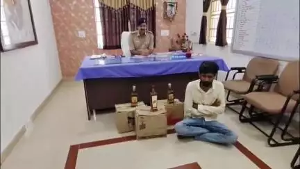 પાળીયાદ પોલીસે બાબરકોટ ચોકડી પાસેથી કારમાથી ઇંગ્લિશ દારૂના જથ્થા સાથે ઈસમને ઝડપી લઈ રૂ.1,21,540 નો મુદ્દામાલ કબ્જે કર્યો