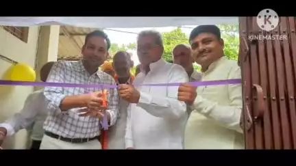 निज़ामाबाद: तहबरपुर ब्लाक परिसर के बाहर निःशुल्क स्वास्थ्य शिविर का आयोजन किया गया