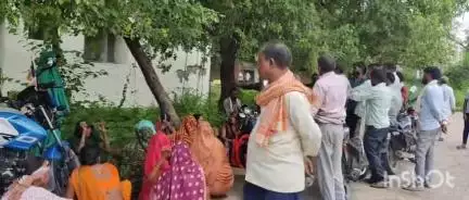 उरई: मोहल्ला इंदिरा नगर निवासी महिला ने ससुराली जनों पर हत्या कर रेलवे लाइन पर फेंकने का लगाया आरोप, जांच में जुटी पुलिस