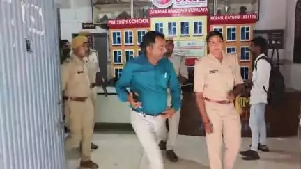 कटिहार: जवाहर नवोदय विद्यालय में वन महोत्सव का आयोजन, छात्र-छात्राओं के बीच हुई प्रतियोगिता