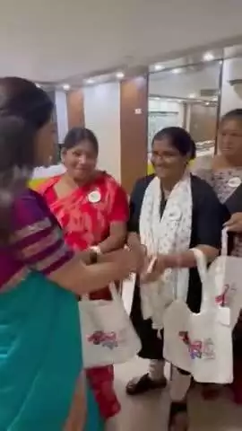 आज पटना में आयोजित चर्चा कार्यक्रम के अंतर्गत हम सभी बिहार महिला कांग्रेस की जिला अध्यक्षों ने माननीय राष्ट्रीय अध्यक्ष श्रीमती अलका लांबा जी से मुलाक़ात की।
इस अवसर पर महिला सशक्तिकरण, आधी आबादी