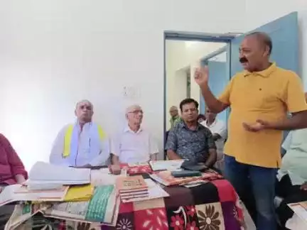 पालोजोरी: पालोजोरी के बसहा में अठगामां ब्राह्मण समाज के द्वारा छात्रों को किया गया सम्मानित