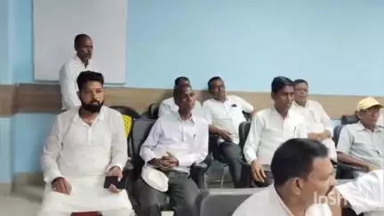 हिलसा: हिलसा एसडीओ ने मतदाता पुनरीक्षण को लेकर राजनीतिक दल के नेताओं के साथ बैठक की