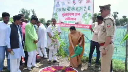 शाहबाद: गुरु दक्षिणा पर्व पर नारायण सिंह डिग्री कॉलेज ककरघटा में उच्च शिक्षा मंत्री ने किया वृक्षारोपण