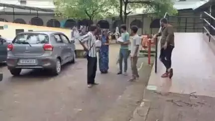 छतरपुर नगर: छतरपुर क्रिश्चियन अस्पताल: लापरवाही से गर्भ में दो जुड़वा बच्चों की मौत, परिजनों का हंगामा