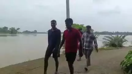 ବରୀ ରାମଚନ୍ଦ୍ରପୁର: ବ୍ରାହ୍ମଣୀ ନଦୀରେ ଅଚାନକ ବଢିଲା ଜଳସ୍ତର, ଜଳବନ୍ଦୀରେ ବରୀ ବ୍ଲକର 4ଟି ଗାଁ