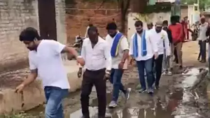झांसी: सारमऊ समेत अन्य गांवों में आजाद समाज पार्टी के 'हर घर चंद्रशेखर' अभियान के तहत ग्रामीणों की सुनी गई समस्याएं